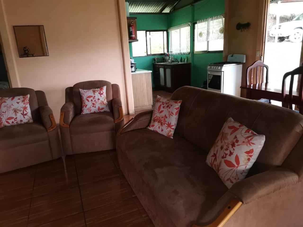 Bella Vista Guest House ตูร์เรียลบา ภายนอก รูปภาพ