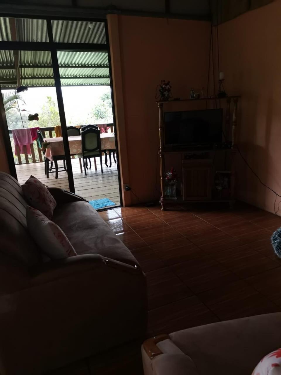 Bella Vista Guest House ตูร์เรียลบา ภายนอก รูปภาพ